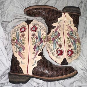 ARIAT Embroidered women’s cowgirl boots 🤠🐄✨